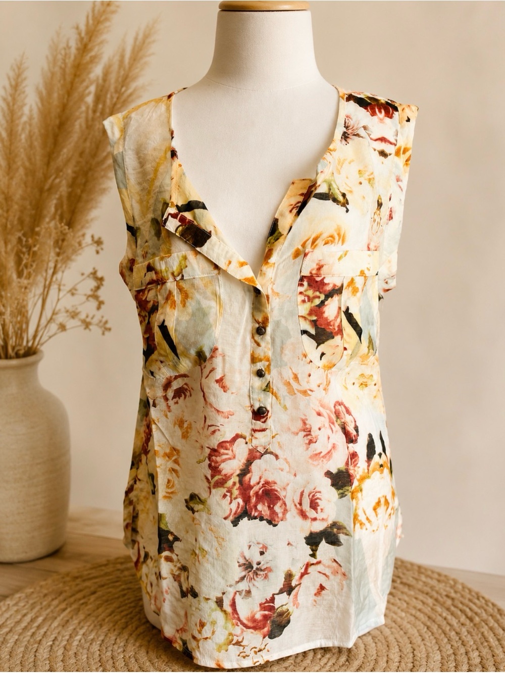 Aratta White Floral Sleeveless V-Neck Blouse with Pink & Yellow Roses size M